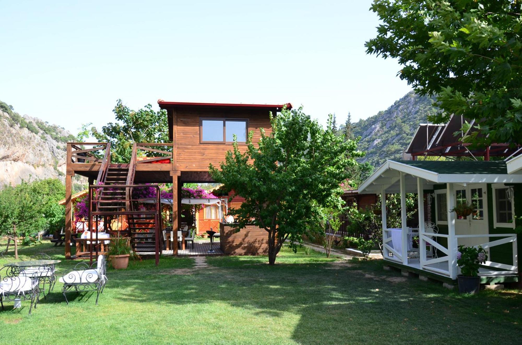 Lukkies Lodge Чирали Экстерьер фото
